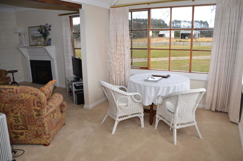 Buttons Cottage For Canyon & Rain Forest Walks With In House Dining - Australian Directory 12
