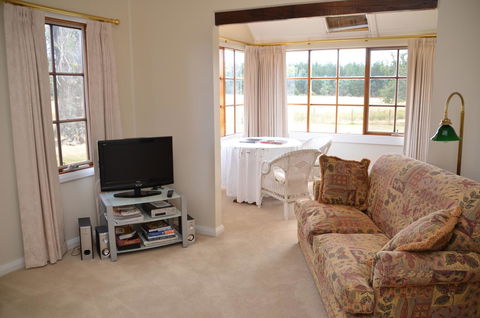 Buttons Cottage For Canyon & Rain Forest Walks With In House Dining - Australian Directory 15