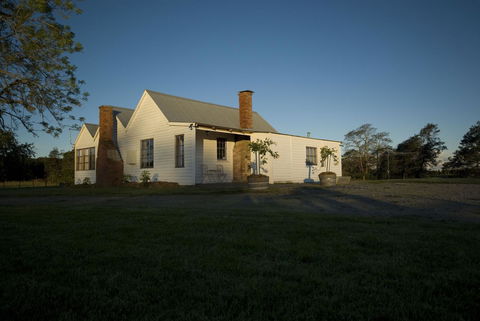 Buttons Cottage For Canyon & Rain Forest Walks With In House Dining - Australian Directory 3
