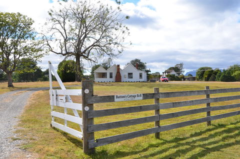 Buttons Cottage For Canyon & Rain Forest Walks With In House Dining - Australian Directory 1