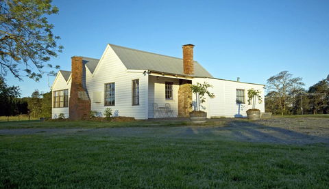 Buttons Cottage For Canyon & Rain Forest Walks With In House Dining - Australian Directory 0