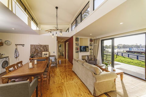 Coastal Pods Wynyard - Australian Directory 21