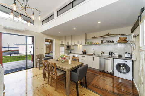 Coastal Pods Wynyard - Australian Directory 13