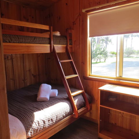 Captain Cook Holiday Park - Australian Directory 44