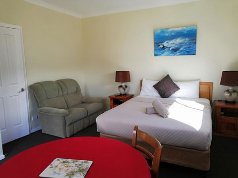 Wintersun Gardens Motel - Australian Directory 7