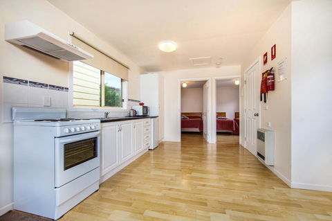 Wintersun Gardens Motel - Australian Directory 43