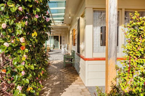 Wintersun Gardens Motel - Australian Directory 22