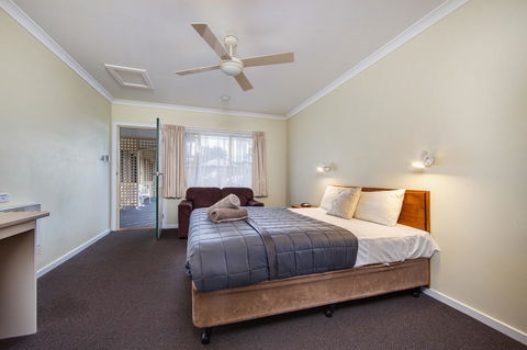 Wintersun Gardens Motel - Australian Directory 44