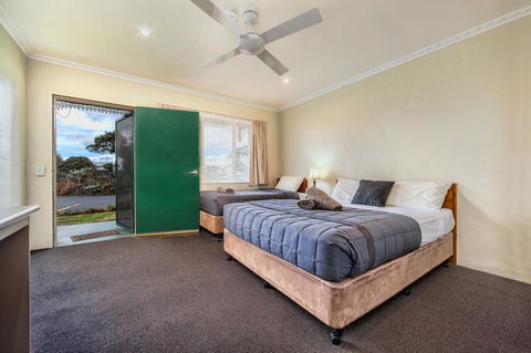 Wintersun Gardens Motel - Australian Directory 18