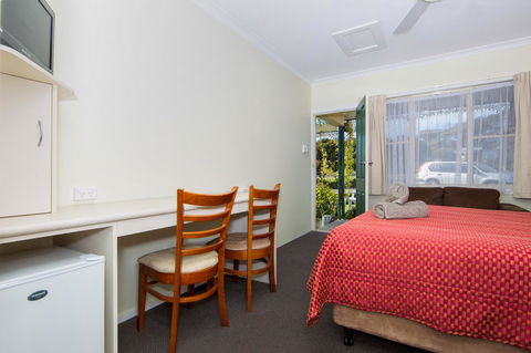 Wintersun Gardens Motel - Australian Directory 34