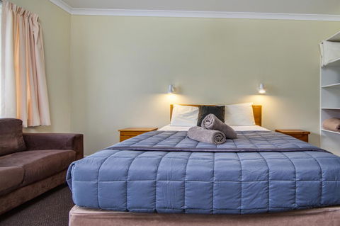 Wintersun Gardens Motel - Australian Directory 15