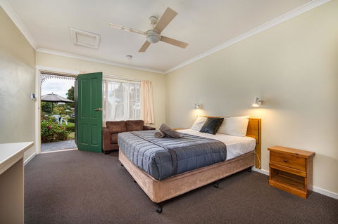 Wintersun Gardens Motel - Australian Directory 42