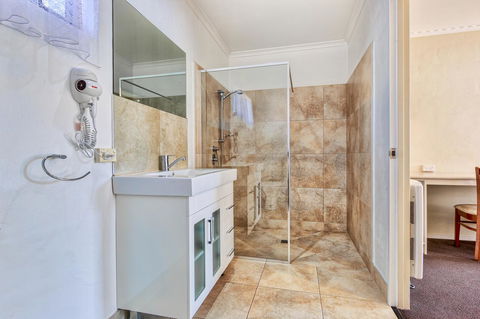 Wintersun Gardens Motel - Australian Directory 9