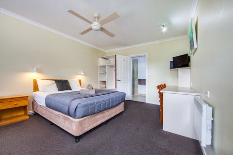 Wintersun Gardens Motel - Australian Directory 40