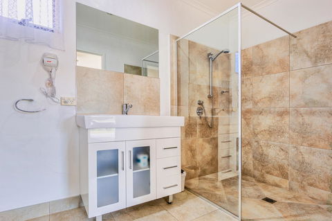 Wintersun Gardens Motel - Australian Directory 3