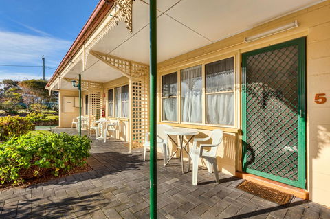 Wintersun Gardens Motel - Australian Directory 36