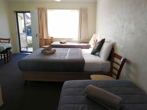 Wintersun Gardens Motel - Australian Directory 12