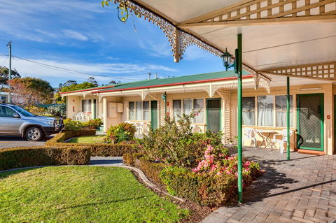 Wintersun Gardens Motel - Australian Directory 27
