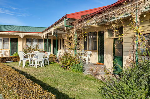 Wintersun Gardens Motel - Australian Directory 24