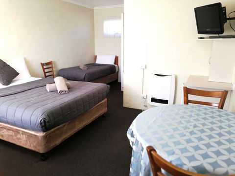 Wintersun Gardens Motel - Australian Directory 11