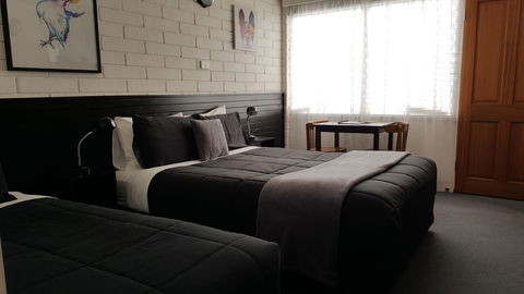 Anchor Wheel Motel - Australian Directory 12