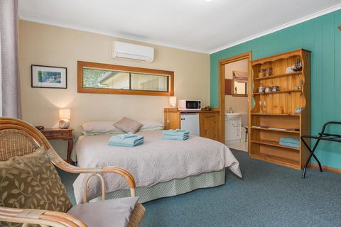 Green Views - Australian Directory 12