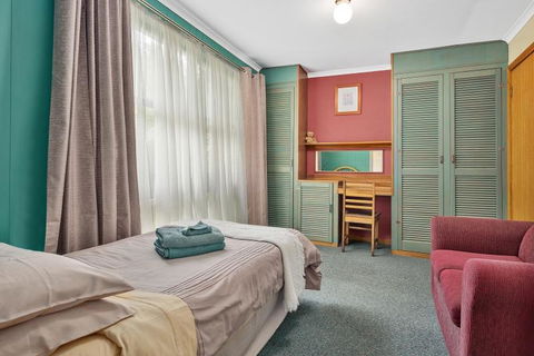 Green Views - Australian Directory 1