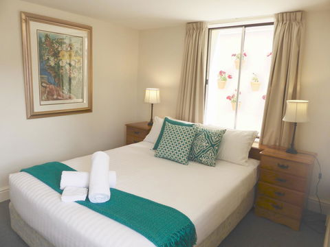 338 On Murray - Australian Directory 6