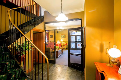 The Tasmanian Inn - Australian Directory 34