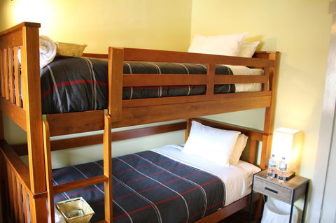 The Tasmanian Inn - Australian Directory 24