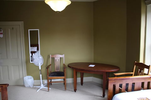 The Tasmanian Inn - Australian Directory 28