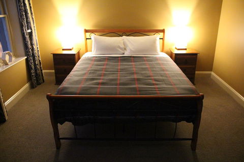 The Tasmanian Inn - Australian Directory 9