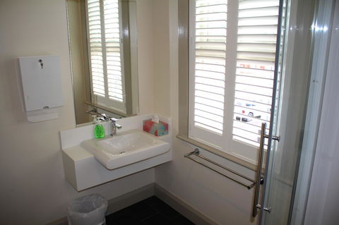 The Tasmanian Inn - Australian Directory 32