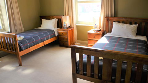 The Tasmanian Inn - Australian Directory 15