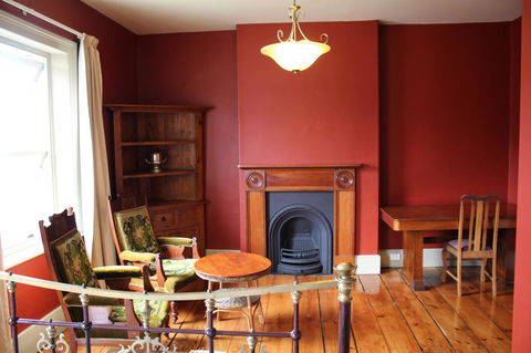 The Tasmanian Inn - Australian Directory 30