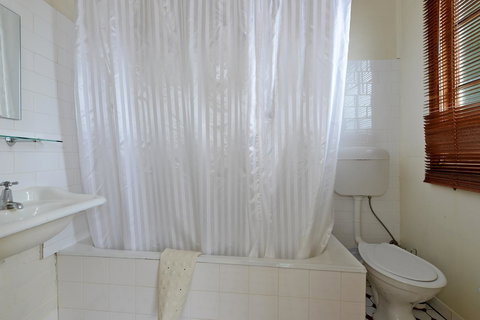 Edinburgh Gallery Bed & Breakfast - Australian Directory 36