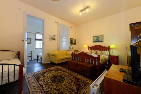 Edinburgh Gallery Bed & Breakfast - Australian Directory 38