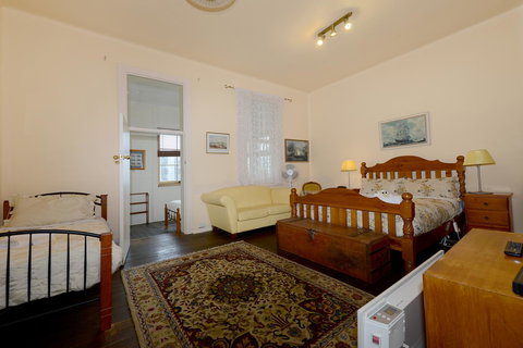 Edinburgh Gallery Bed & Breakfast - Australian Directory 32