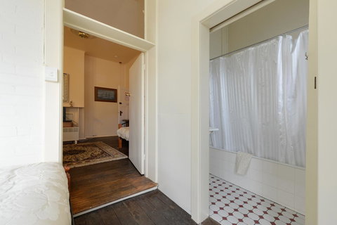 Edinburgh Gallery Bed & Breakfast - Australian Directory 33