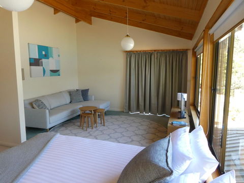 Osprey Lodge & Bungalow - Australian Directory 11
