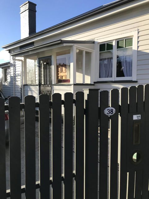 Maple Cottage - Australian Directory 2