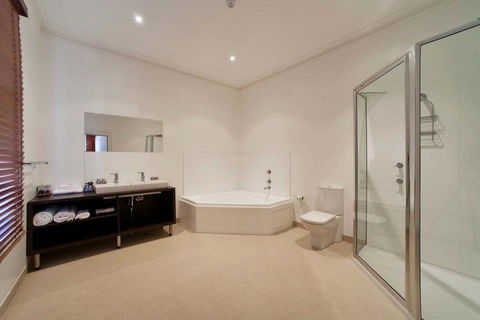 Ikon Hotel - Australian Directory 16