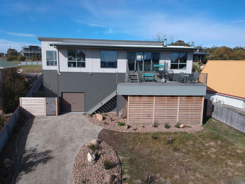 GRANITE BEACH HOUSE @ Bay Of Fires - Australian Directory 1