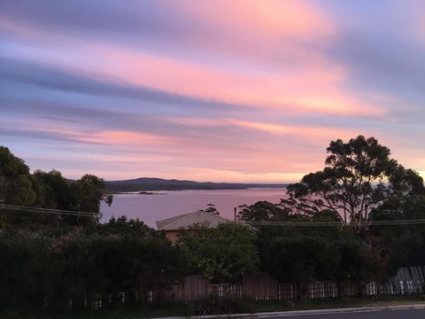 GRANITE BEACH HOUSE @ Bay Of Fires - Australian Directory 0