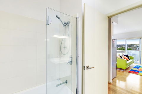 Bellerive Marina View Apartments No 28 - Australian Directory 9