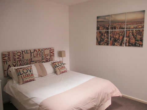 Bellerive Marina View Apartments No 28 - Australian Directory 16