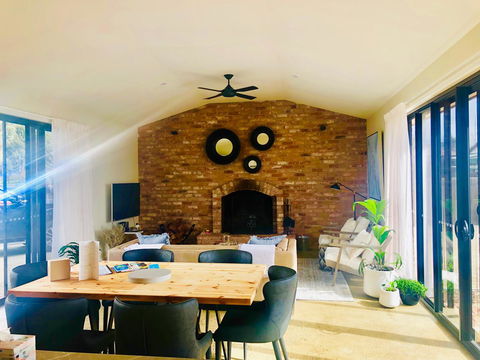 EMBRACING EVANDALE - Hosted By L'Abode Accommodation - Australian Directory 1