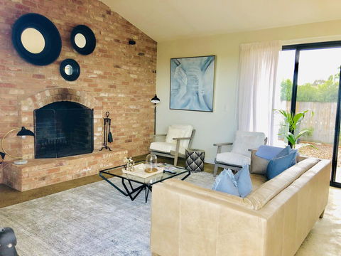 EMBRACING EVANDALE - Hosted By L'Abode Accommodation - Australian Directory 5