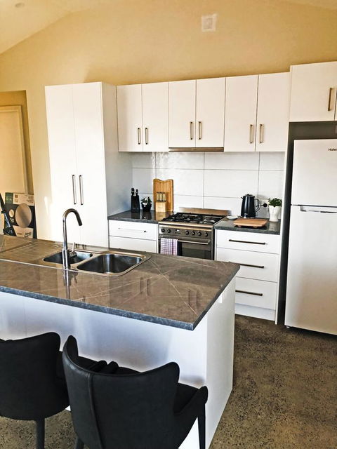 EMBRACING EVANDALE - Hosted By L'Abode Accommodation - Australian Directory 18