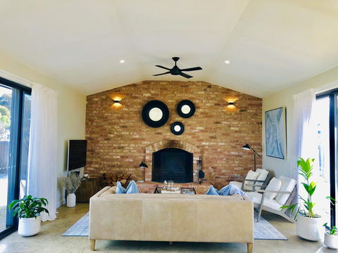 EMBRACING EVANDALE - Hosted By L'Abode Accommodation - Australian Directory 0